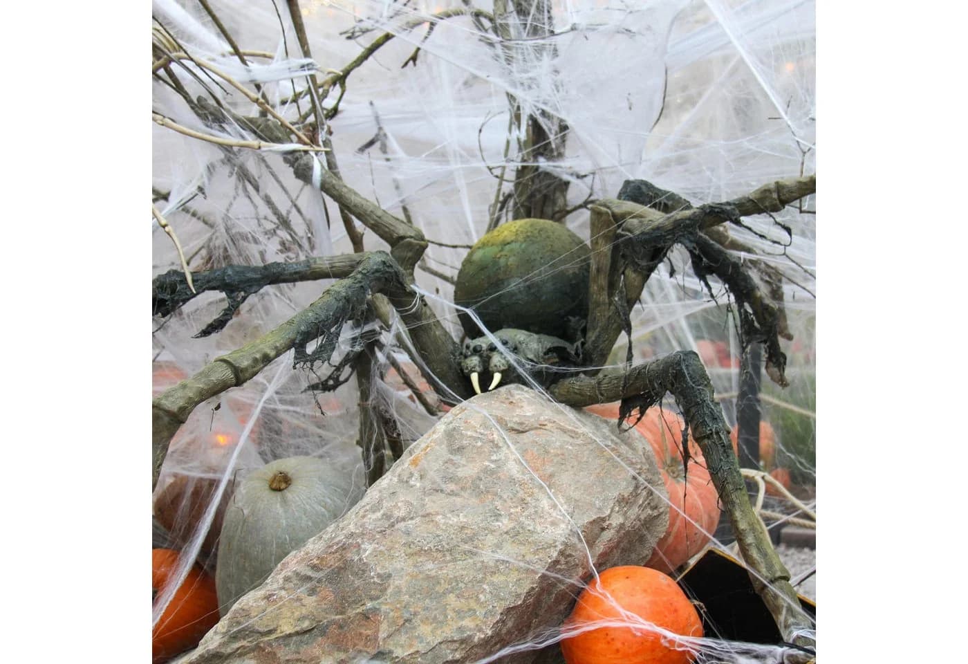 com-four Deko-Set Halloween Spinnennetz mit 66 Deko-Spinnen