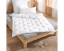 TRAUMSCHLAF Kunstfaserbettdecke Down Touch Pure medium Baumwolle Polyester Bild 1
