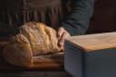 Zedelmaier Brotkasten Grau Metall mit Holzdeckel & Schneidebrett Bild 4