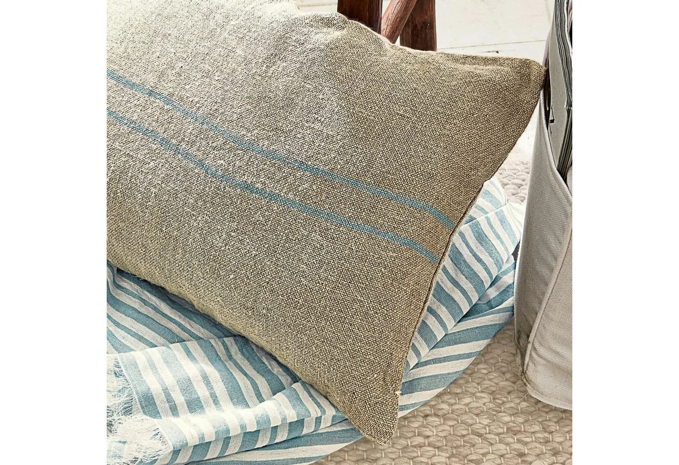 Mirabeau Kissenhülle Arrentès Beige/Blau Leinen mit Perlmutt-Knöpfen - Bild 4