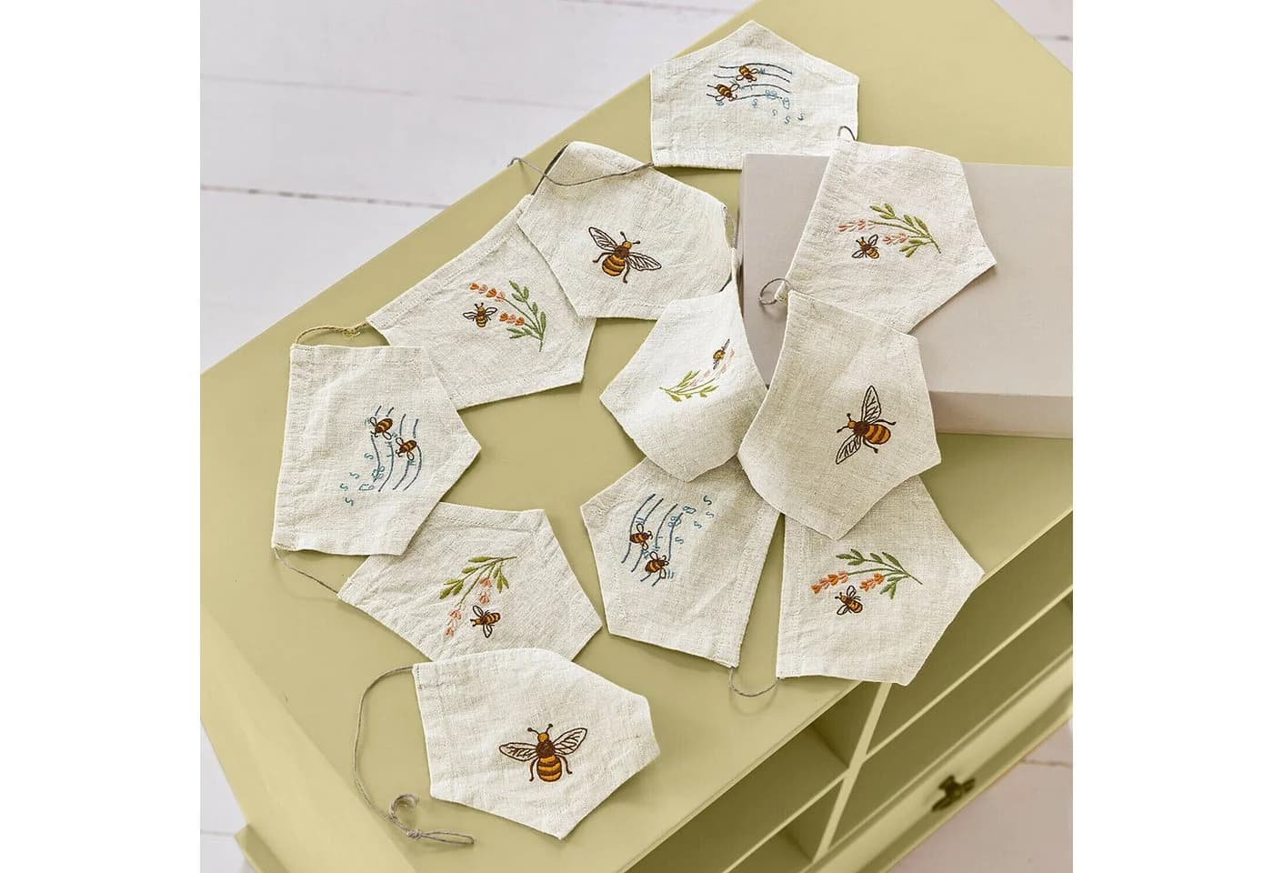 Mirabeau Wimpelkette Fluttery Leinen Bunt mit Blumenstickerei