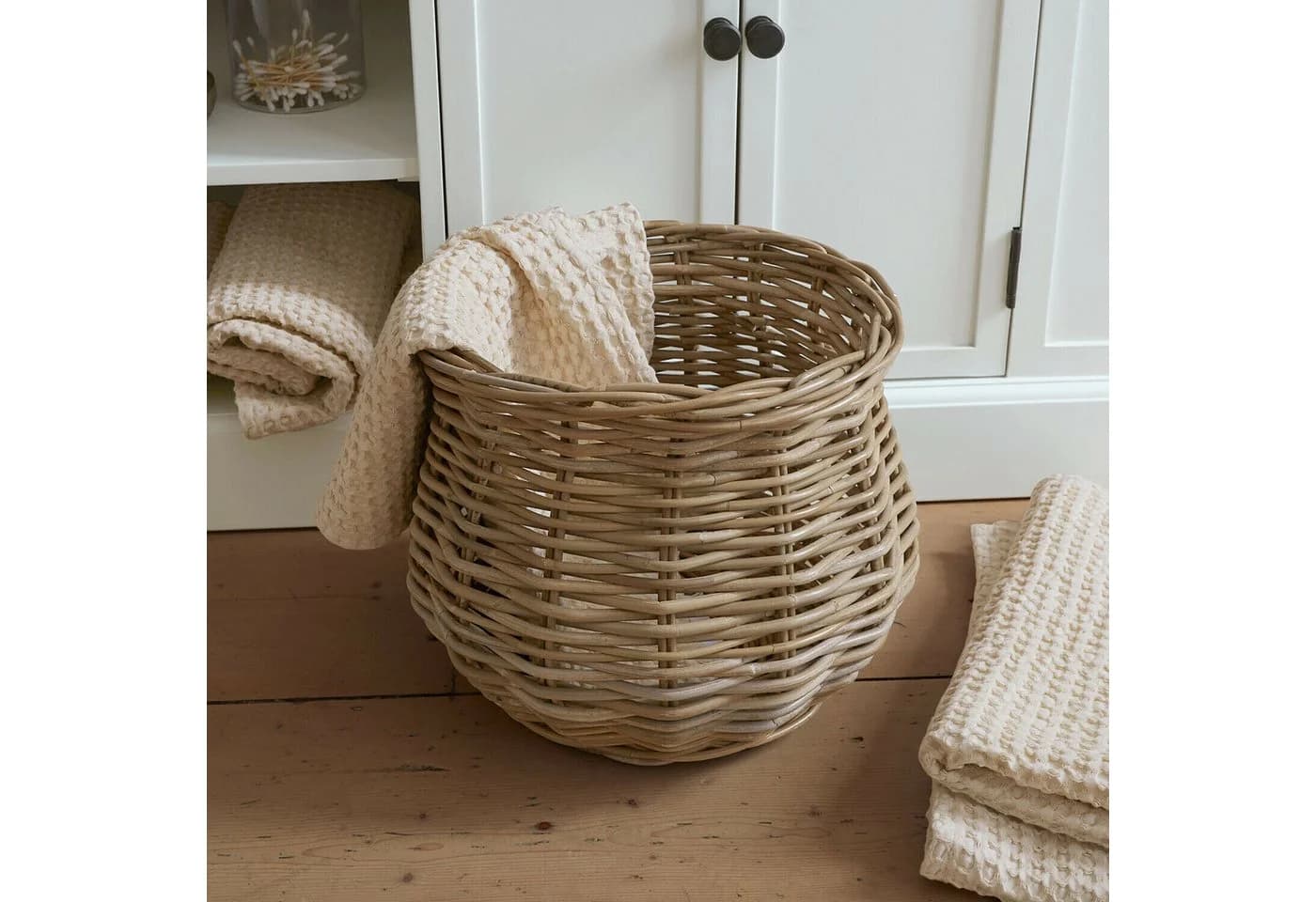 Mirabeau Dekokorb Elvendia grau aus handgeflochtenem Rattan