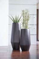 Flingora Bodenvase Nelson Samtschwarz Fiberglas Indoor Outdoor Bild 1