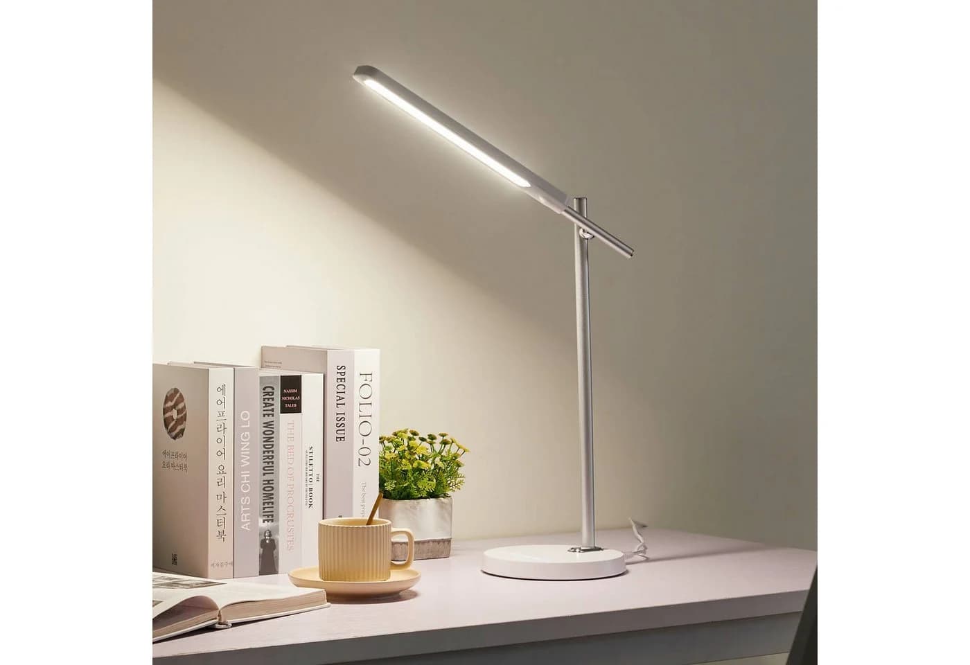 Lindby LED-Schreibtischleuchte Valtorin Weiß Kunststoff Dimmbar
