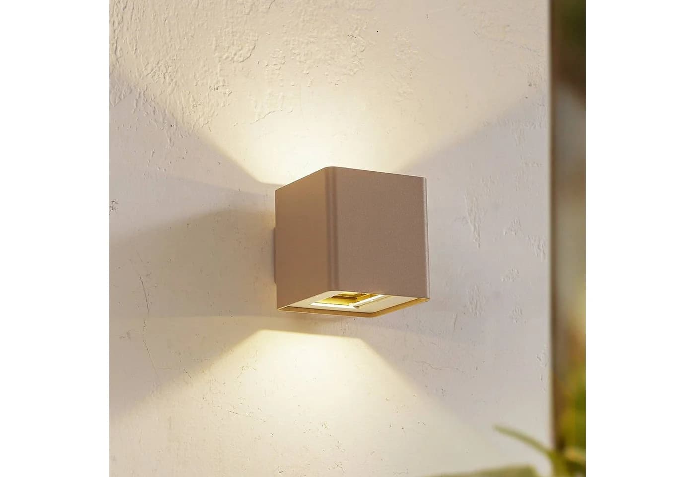 Lucande LED-Außenwandleuchte Aaron Beige IP54 Up/Down