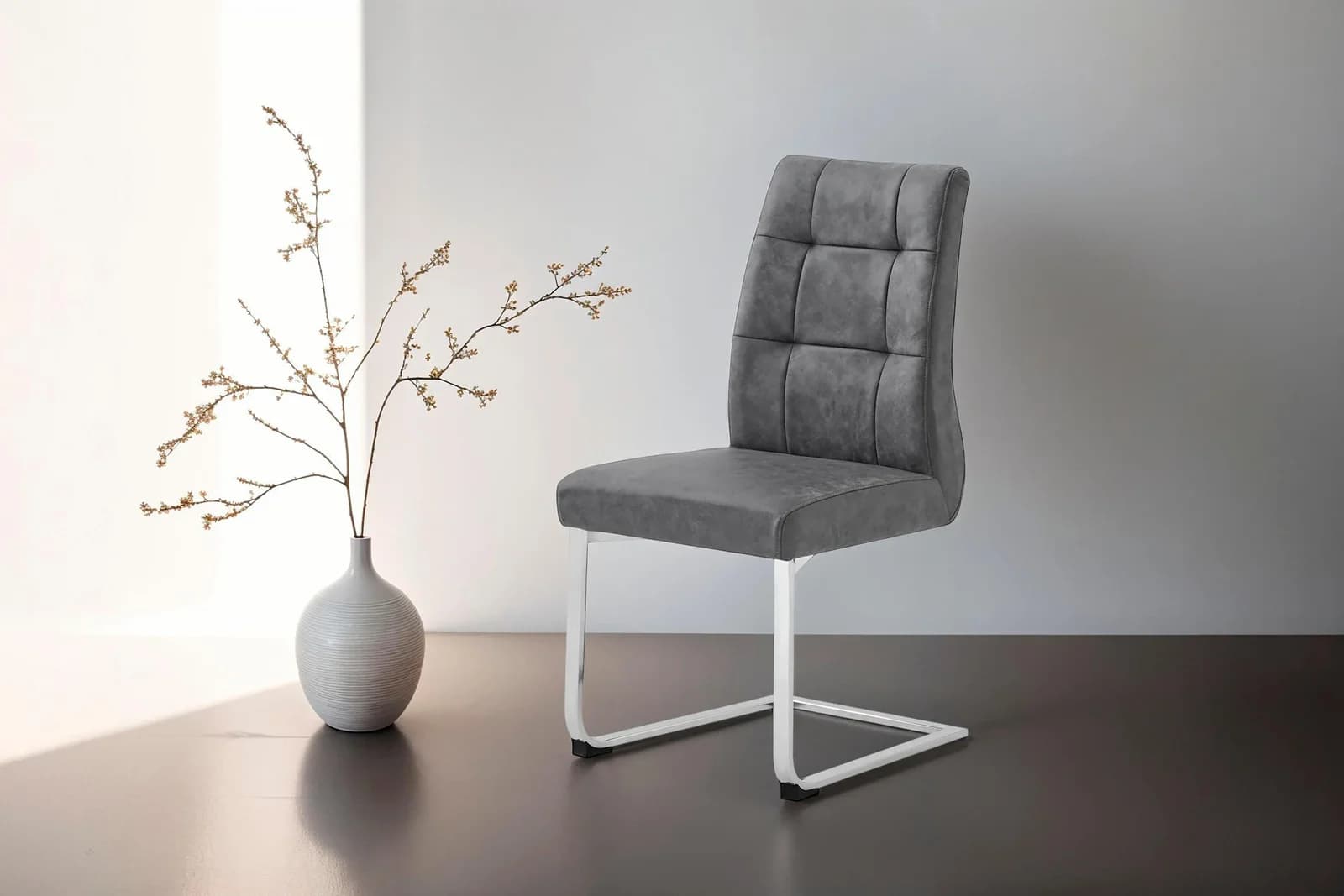 BYLIVING Esszimmerstuhl Marlen XXL Vintage Anthrazit Verchromt