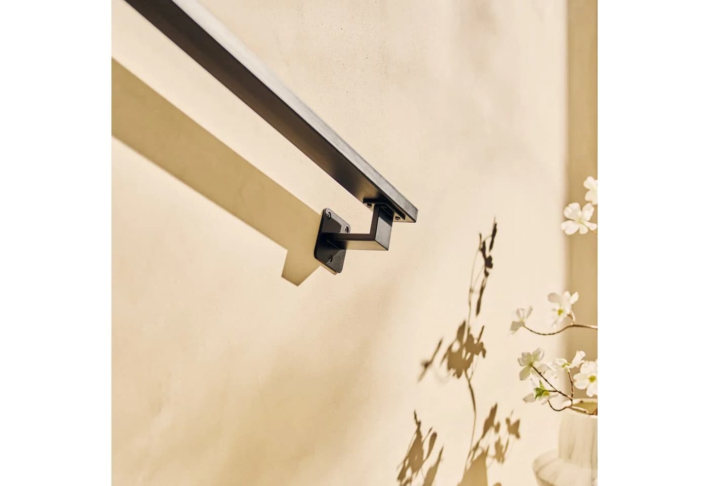 Natural Goods Berlin Handlauf OBLONG Rostfreier Stahl Modern