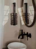 Metallbude Handtuchhalter NALI Schwarz ohne sichtbare Verschraubungen Bild 1