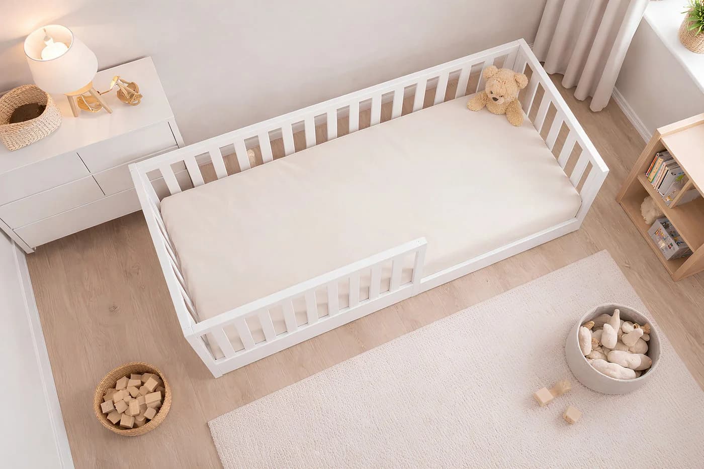 Baby-Delux Kinderbett Montessori Bodenbett Weiß mit Rausfallschutz - Bild 3