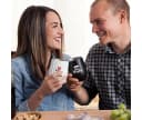 nomsum Kochschürzen 2er Set mit Weingläsern und Weinöffner Mr. & Mrs. Bild 3