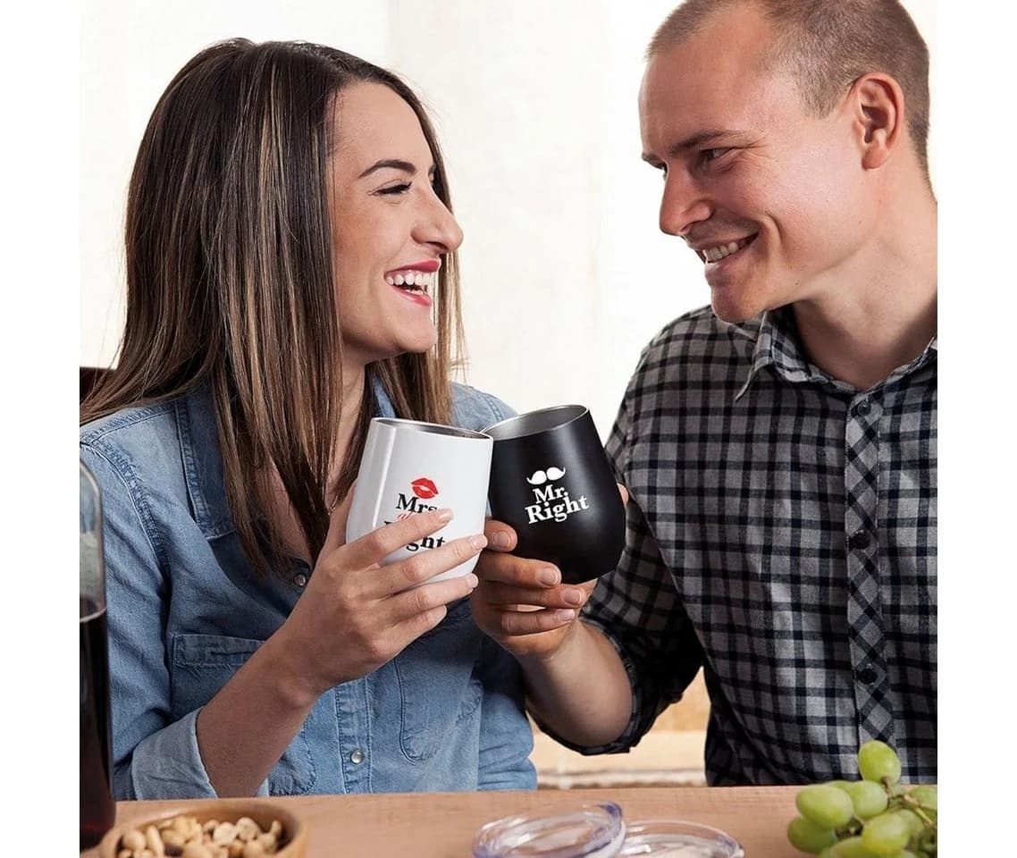 nomsum Kochschürzen 2er Set mit Weingläsern und Weinöffner Mr. & Mrs. - Bild 3