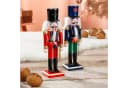 Traditioneller Nussknacker aus Holz in Rot und Blau Bild 2