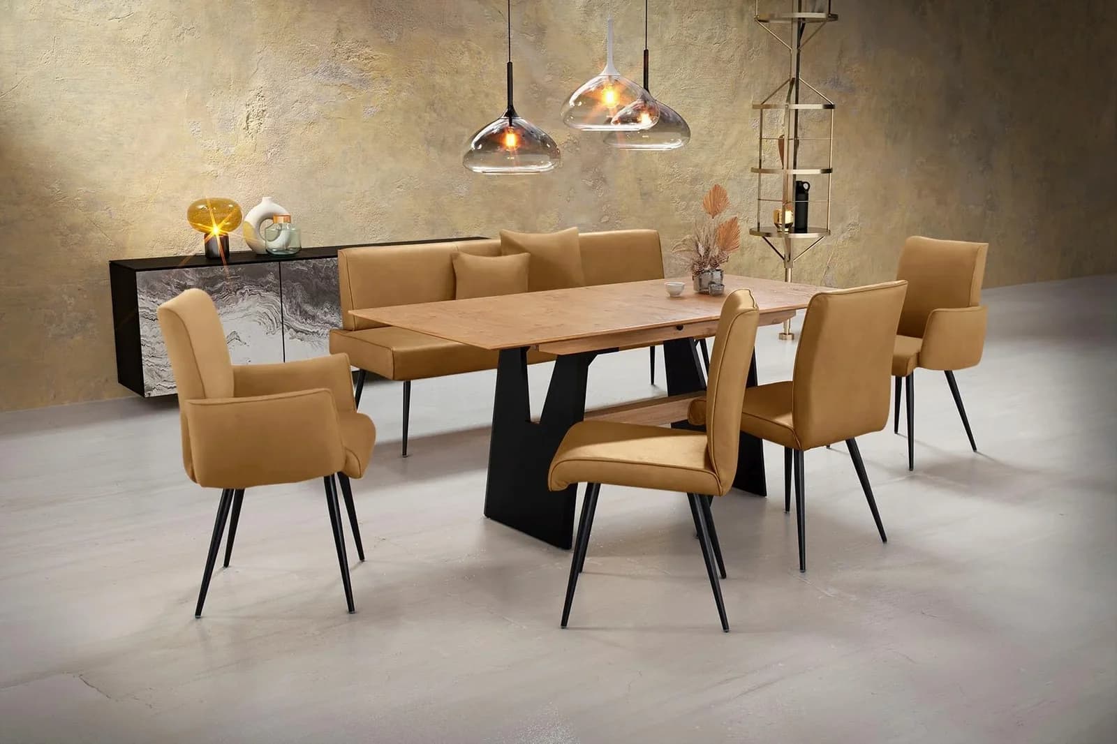 K+W Essgruppe Giacomo I mit ausziehbarem Tisch und Lederbezug