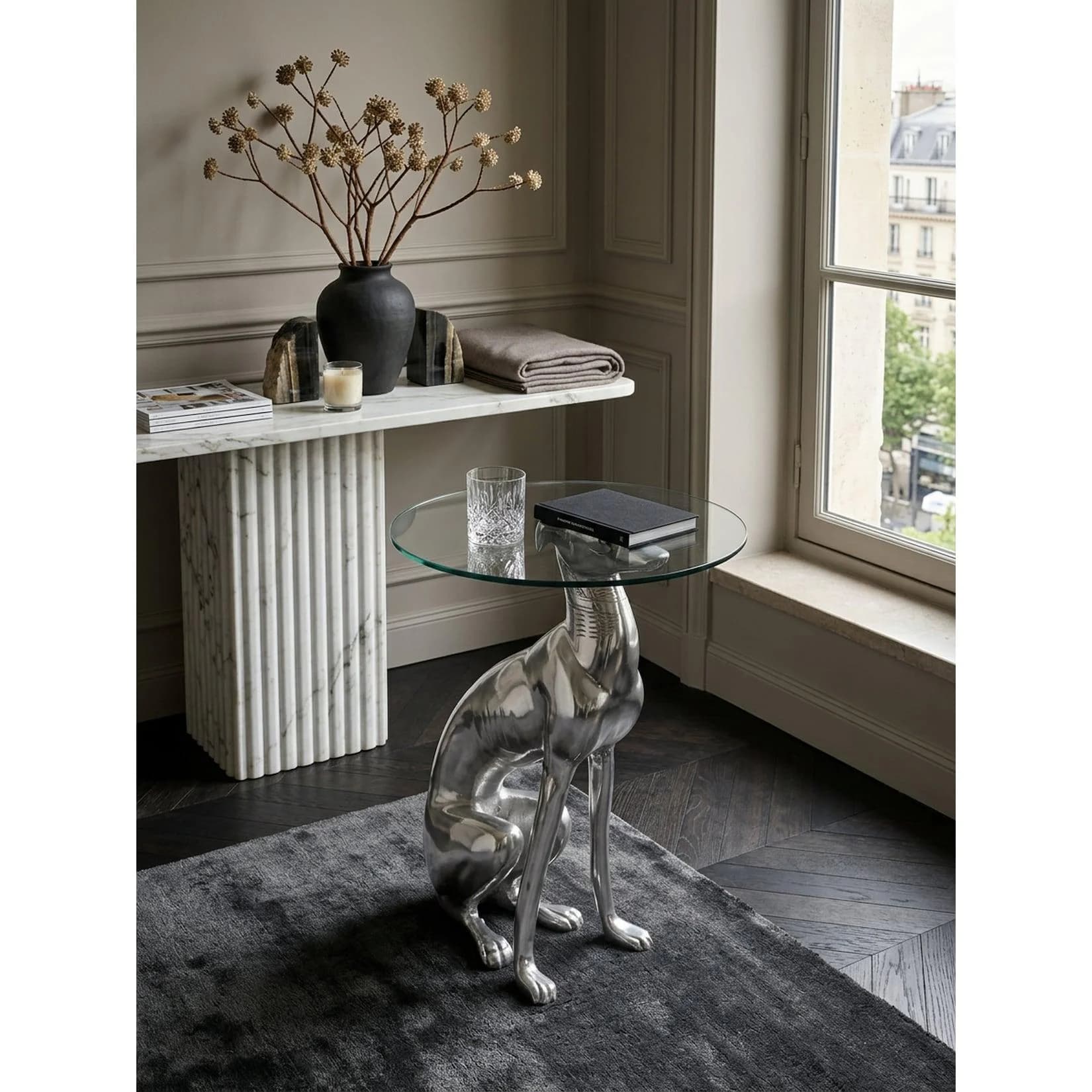 KADIMA DESIGN Beistelltisch Windhund Skulptur Aluminium Silber Glasplatte