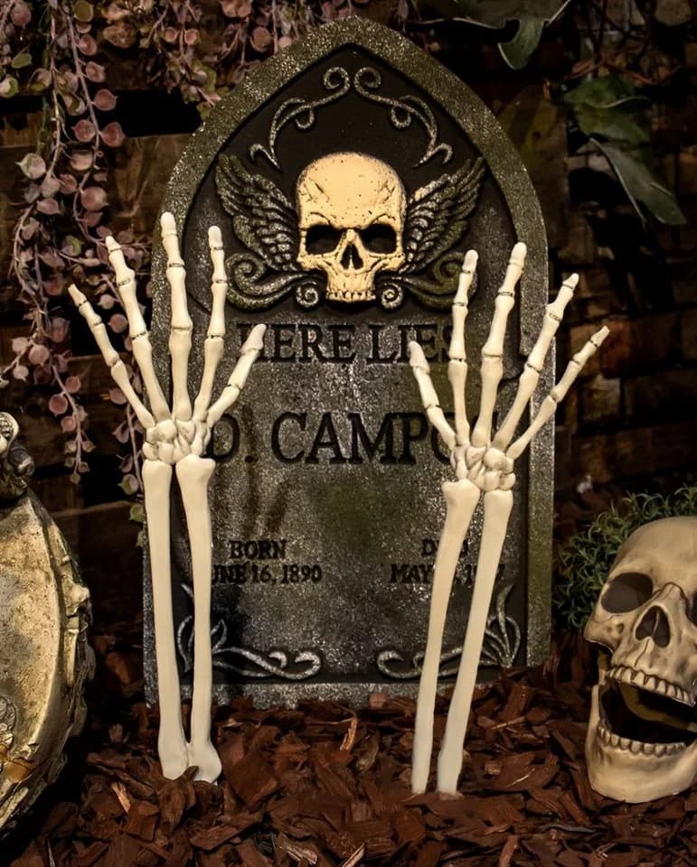 Horror-Shop Deko Grabstein mit Totenkopf und Flügel 55 cm