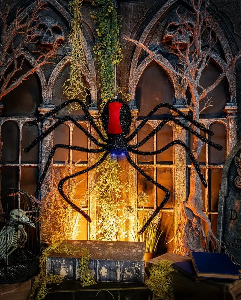 Horror-Shop Animatronic Spinne Schwarz-Rot mit Leuchtaugen