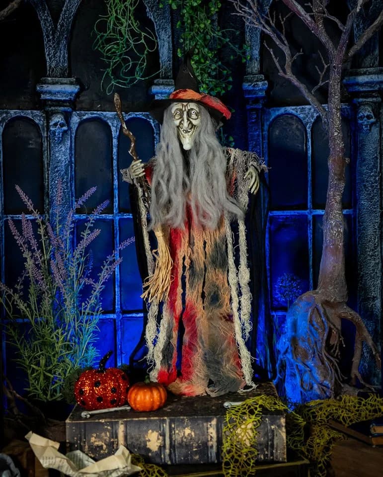 Horror-Shop Halloween Hängefigur Märchenhexe Schwarz/Beige