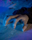 Horror-Shop Krabbelnder Halloween Zombie mit Licht & Sound Bild 5