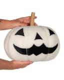 Horror-Shop Dekokissen Weißer Grinsender Kürbis 3D Halloween Bild 5