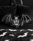 Horror-Shop Dekokissen Skelett Fledermaus Schwarz/Weiß Bild 1