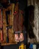 Horror-Shop Dekoobjekt Blutige, Gefesselte Beine mit Folterkette Bild 1