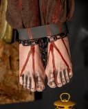 Horror-Shop Dekoobjekt Blutige, Gefesselte Beine mit Folterkette Bild 3