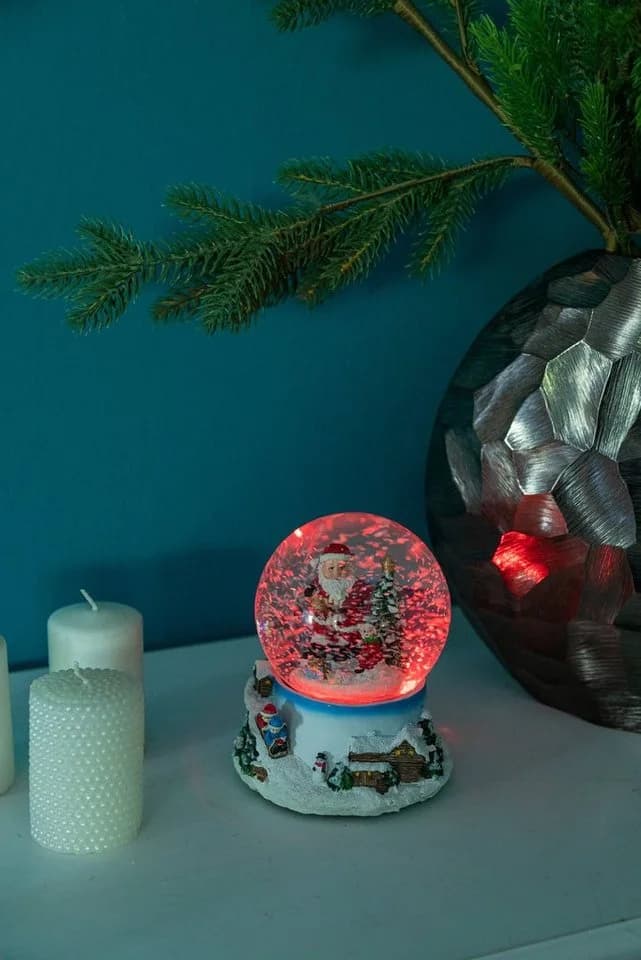 Wohnando Schneekugel mit Weihnachtsmann und Kind, leuchtet und spielt Musik - Bild 5
