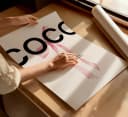 JUSTGOODMOOD Poster Premium Coco Chanel Zitat Rosa Schleife Bild 4
