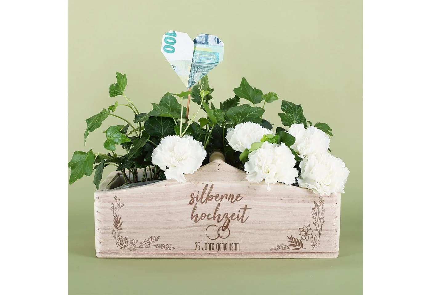 Herz & Heim Geschenkkorb aus Holz mit Motiv Silberne Hochzeit - Bild 4
