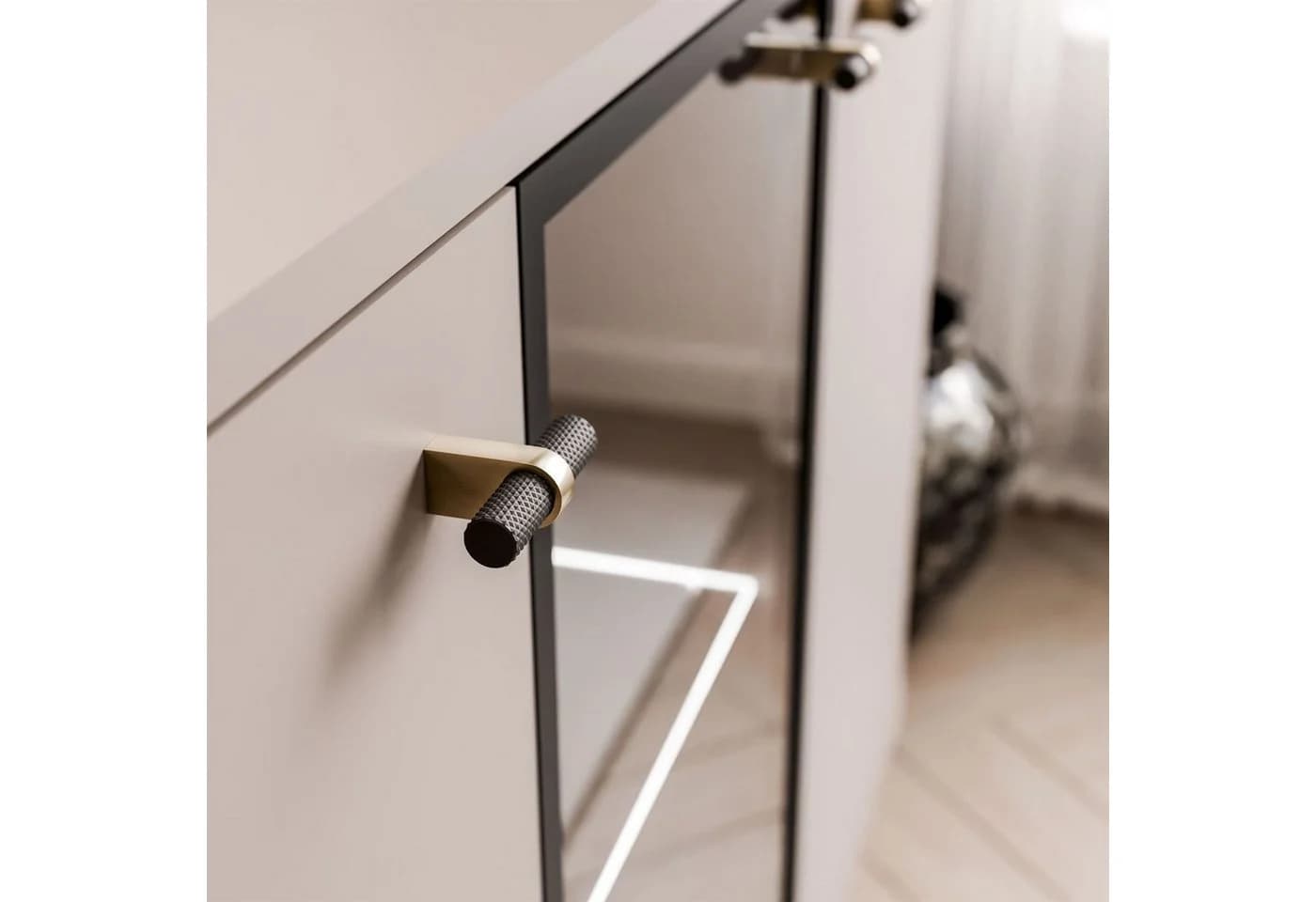 yourhouse24 Kommode LINNEA 150cm LED & Glas Runde Ecken Kaschmir/Schwarz - Bild 4
