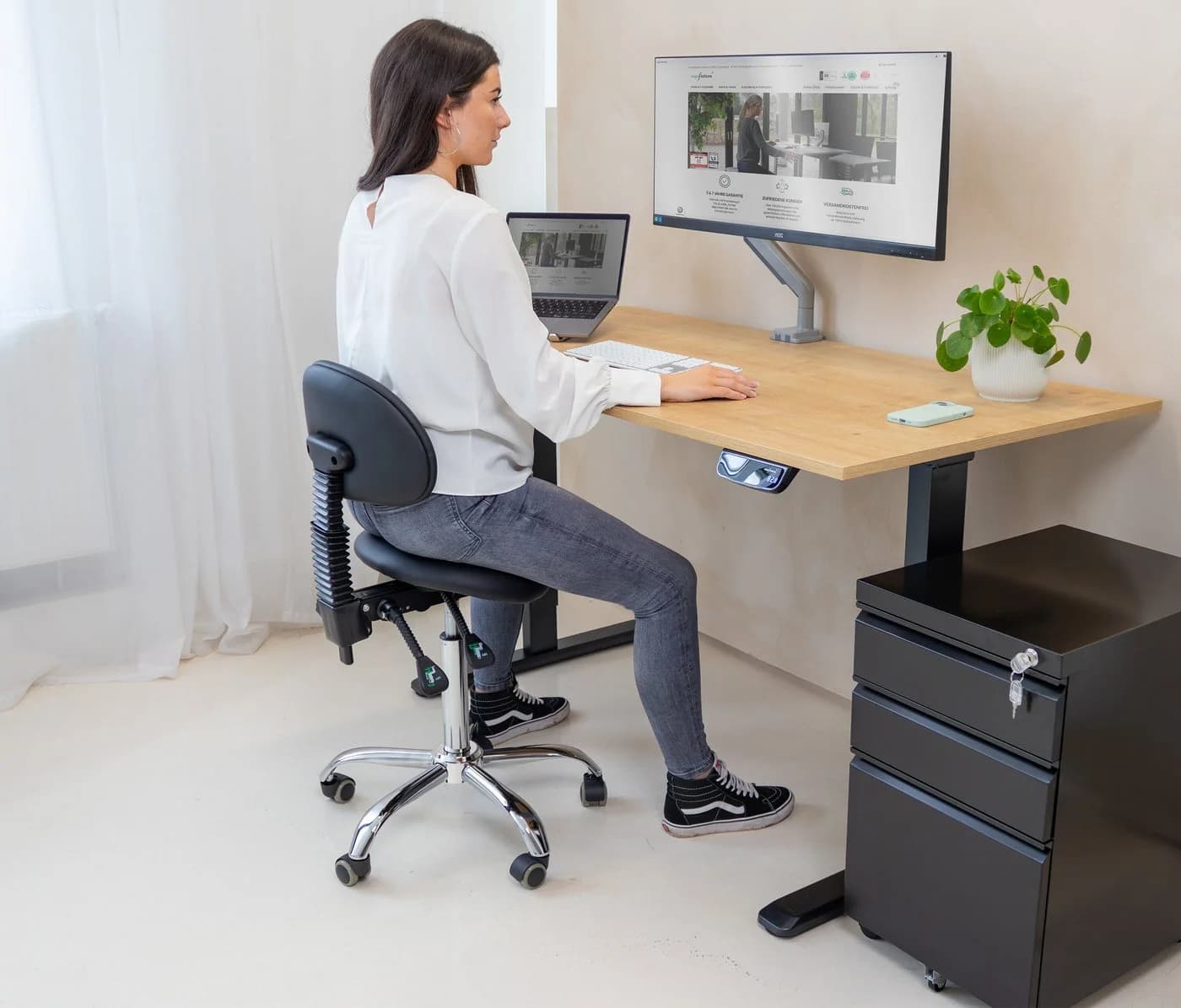 Ergolutions Sattelhocker mit Lehne Schwarz Ergonomisch Verstellbar - Bild 3