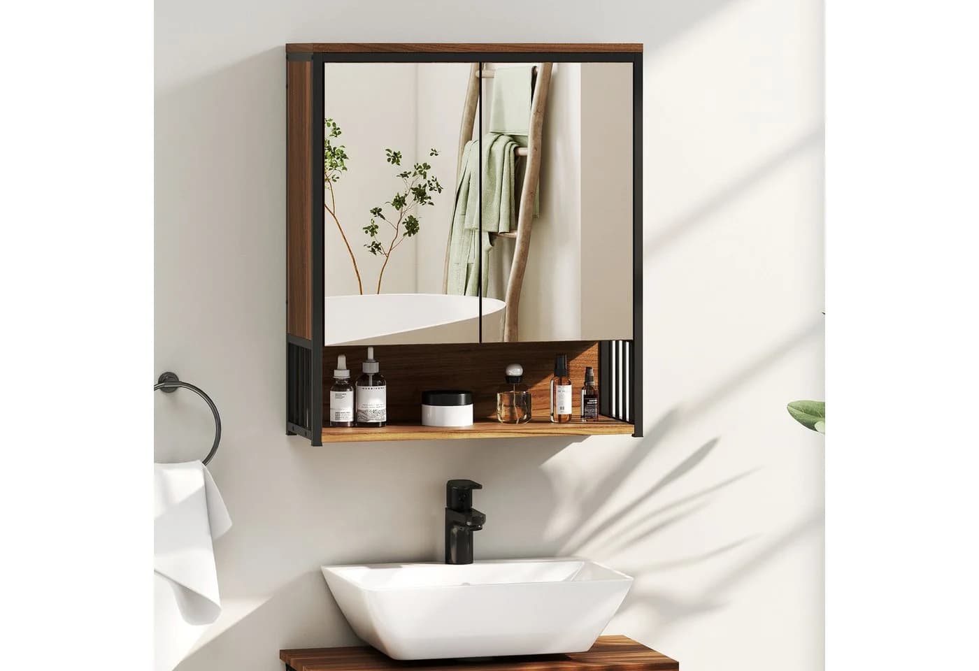 HOMCOM Spiegelschrank Braun mit Soft-Close Tür und Regalen - Bild 2