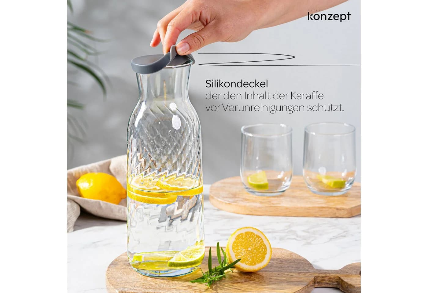 KONZEPT Glaskaraffe mit Silikondeckel Transparent