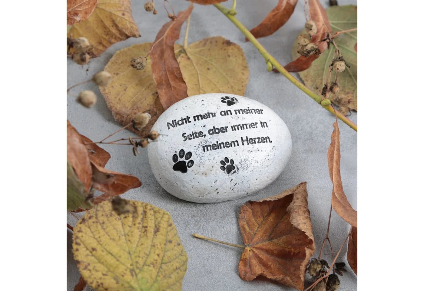 Logbuch-Verlag Gedenkstein mit Pfoten und Spruch Erinnerung an Hund oder Katze
