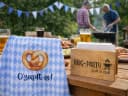 AltoBelli Geschirrtuch Oktoberfest Weiß Blau O'Zapft Is! mit Brezel Bild 1