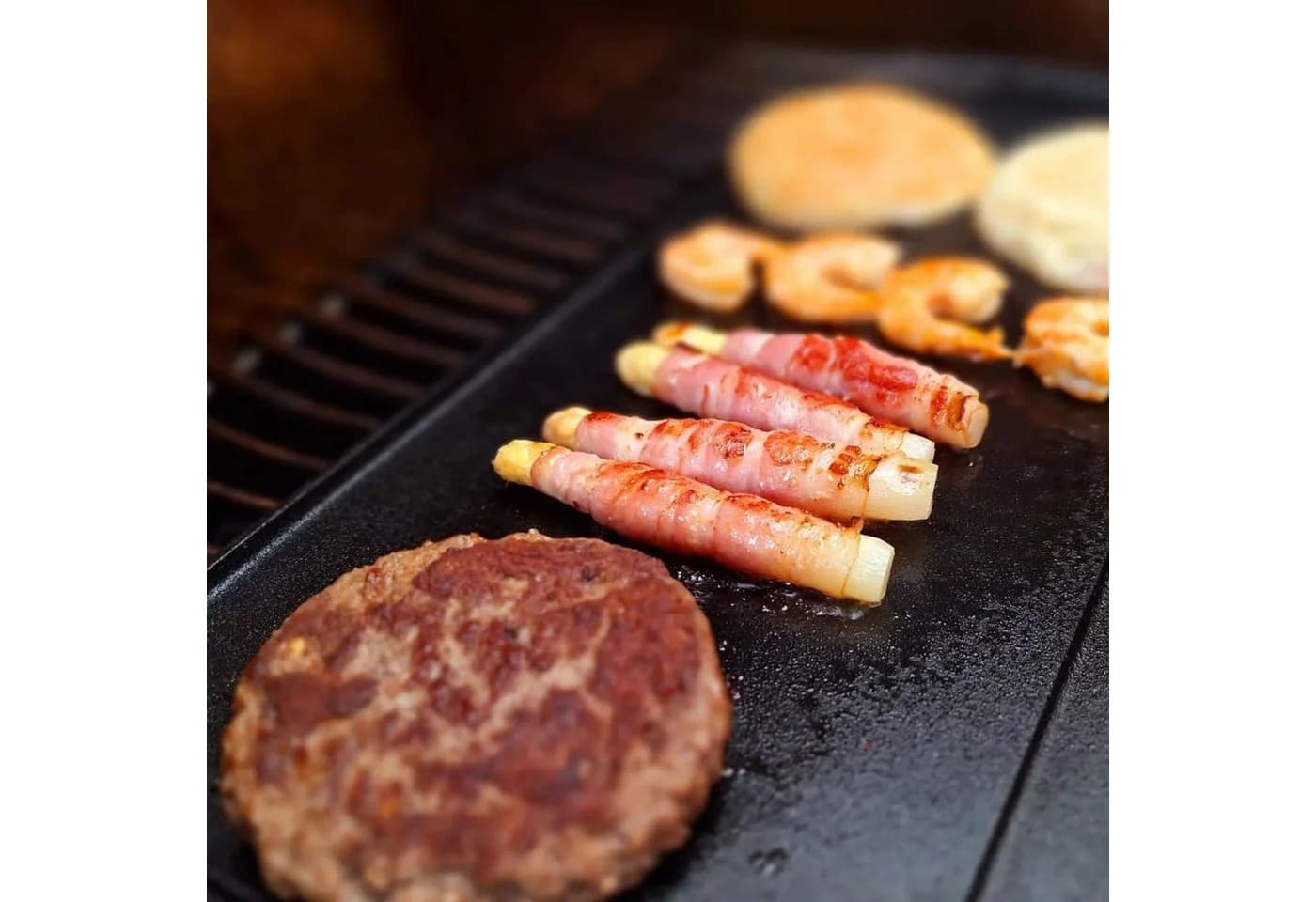 BBQ-Toro Wende-Grillplatte Gusseisen mit Griffen & Ausguss