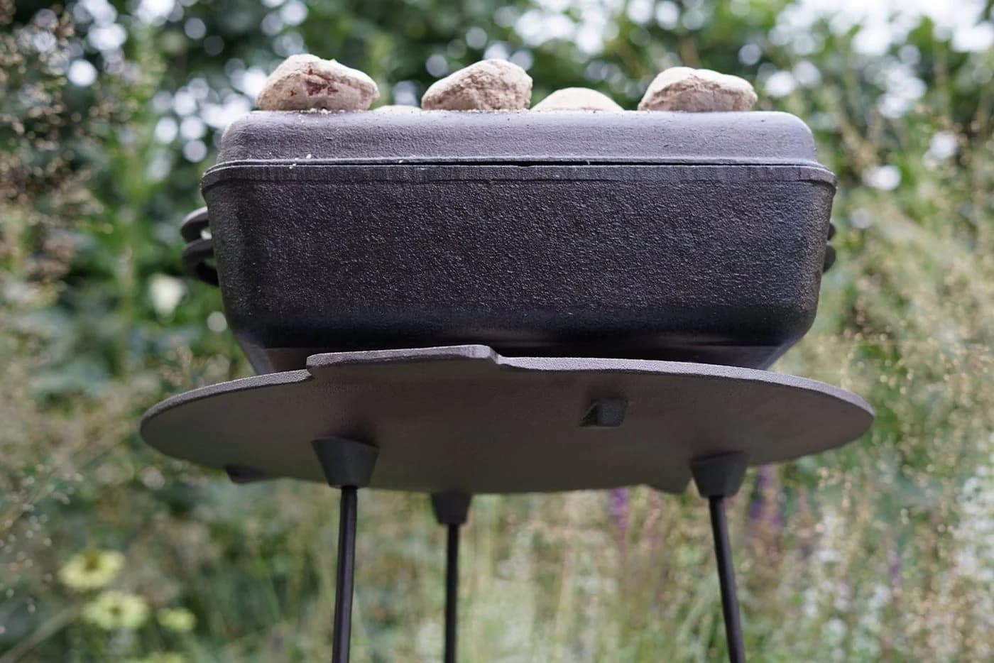 BBQ-Toro Gusseisen Grillplatte Ø 45 cm mit 3 Beinen