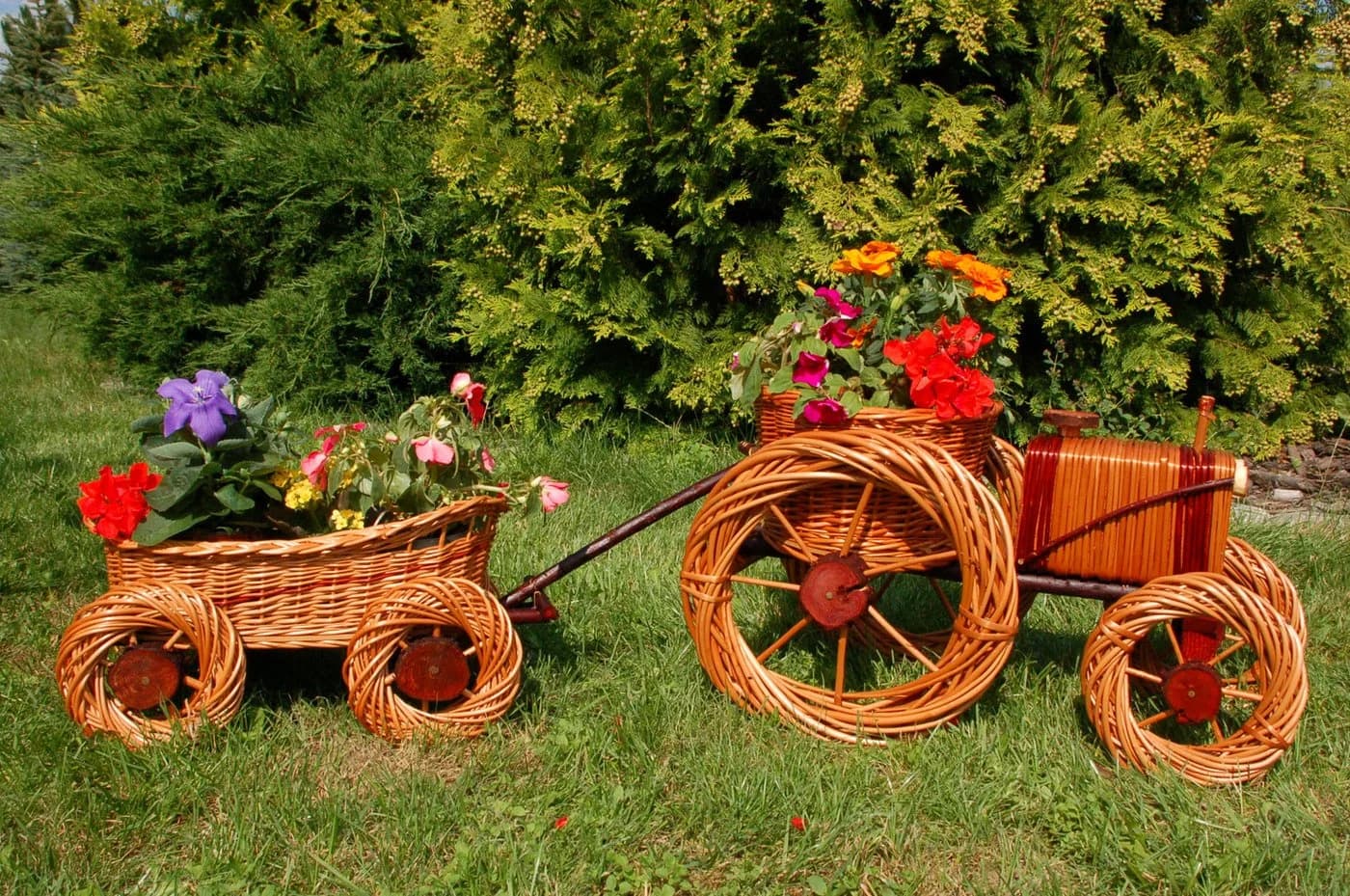 DSH DEKO SHOP HANNUSCH Weidenkorb Traktor mit Anhänger - Bild 3