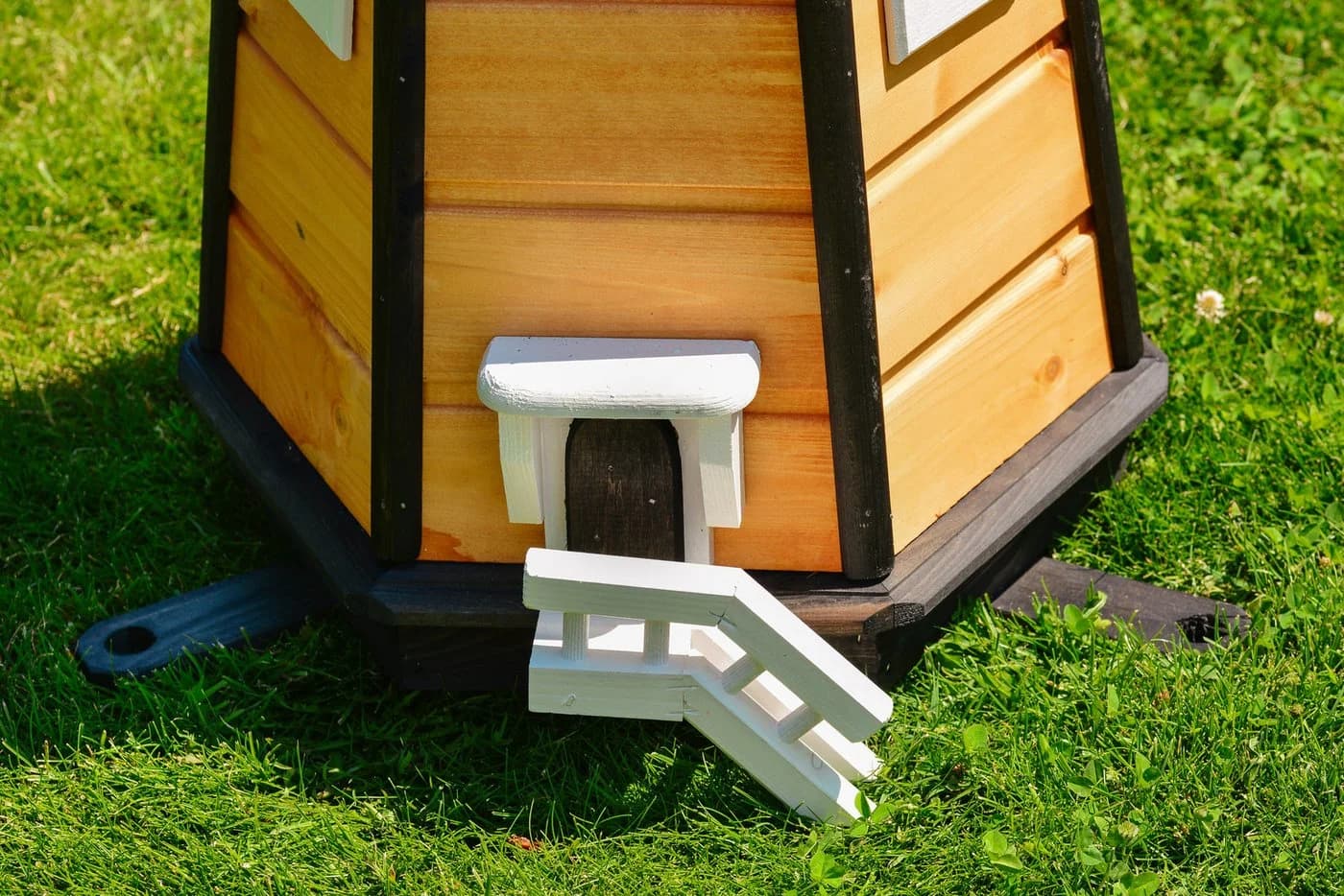 DSH DEKO SHOP HANNUSCH Gartenfigur Leuchtturm braun mit Beleuchtung - Bild 3