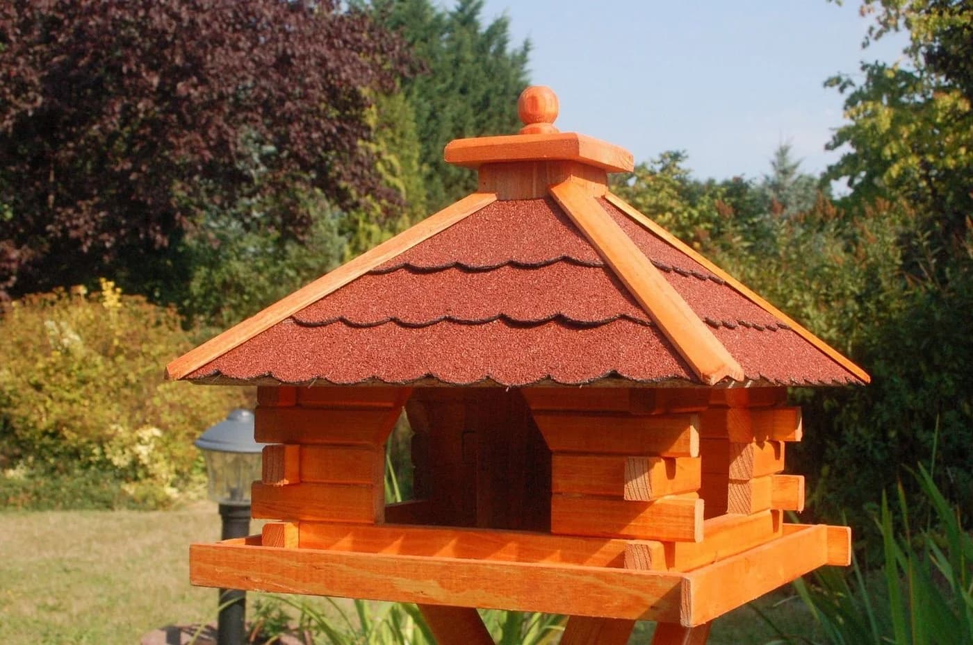 DSH DEKO SHOP HANNUSCH Vogelhaus Futterhaus mit Bitumenschindeln