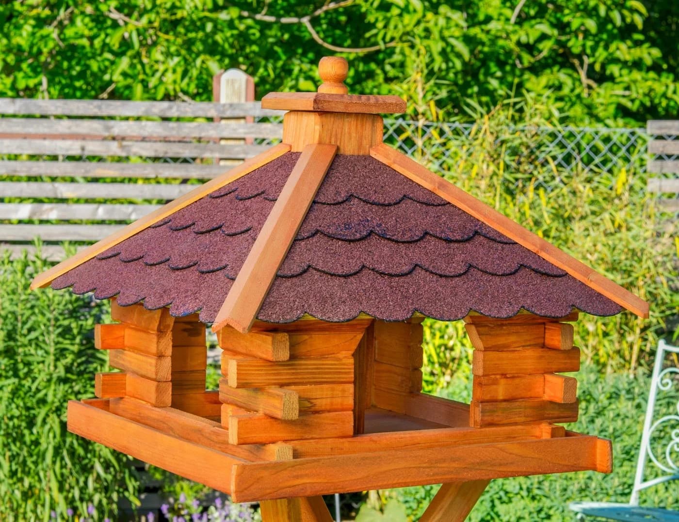 DSH DEKO SHOP HANNUSCH Vogelhaus mit Bitumendach und Solarbeleuchtung