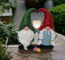 Arnusa Gartenzwerg Pärchen mit Solar Herz LED Beleuchtung Bild 1