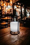 Arnusa LED Tischleuchte Kabellose Akku RGB Lampe PL408 Dekoleuchte 17x30 cm USB-Ladefunktion LED fest integriert Farbwechsel Weiß Rot Blau Fernbedienung Indoor und Outdoor Nachttischlampe Bild 1