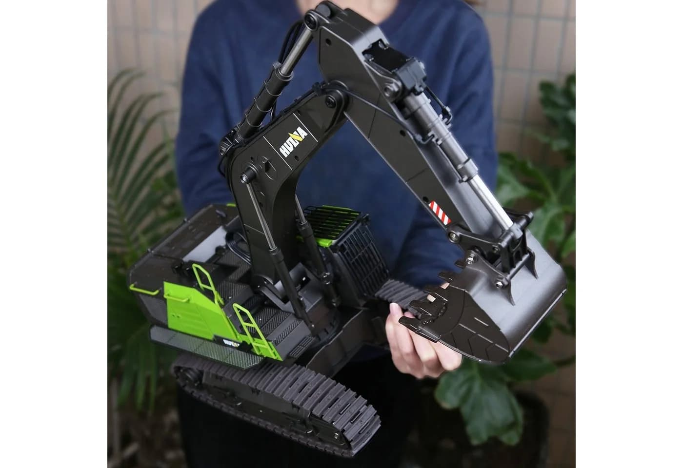 Esun RC-Bagger Ferngesteuert mit Metallschaufel und 3 Anbaugeräten - Bild 3
