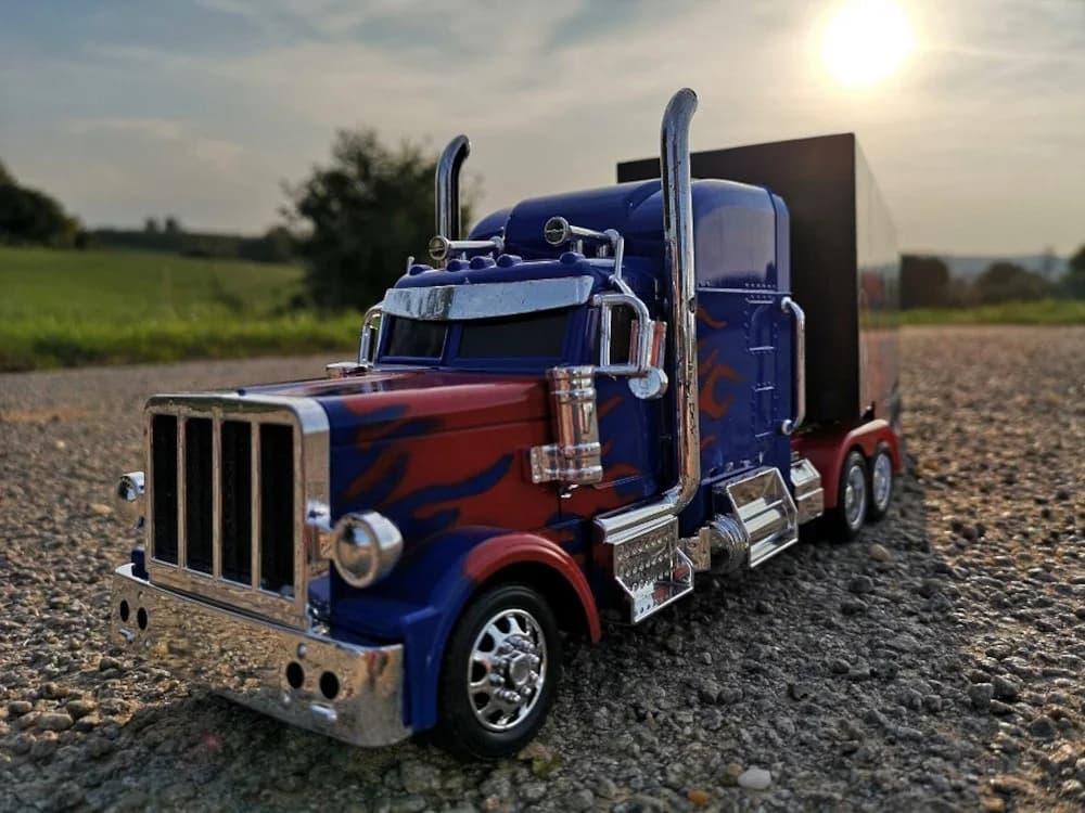 BruKa RC-LKW USA FREIGHTLINER Ferngesteuerter Lastwagen Bunt