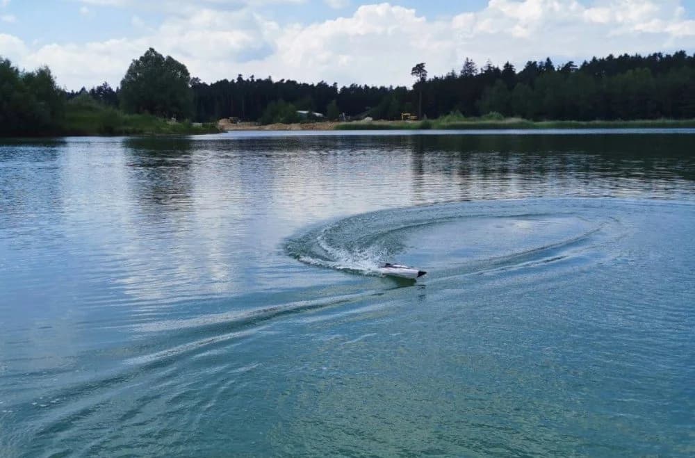 BruKa RC-Boot TIGER SHARK W-12 2,4 Ghz Speedboot - Bild 5