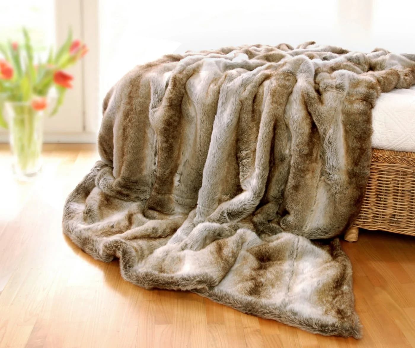Wohndecke Felldecke Kunstfell Wolf hell gestreift Grau Braun Beige - Bild 2