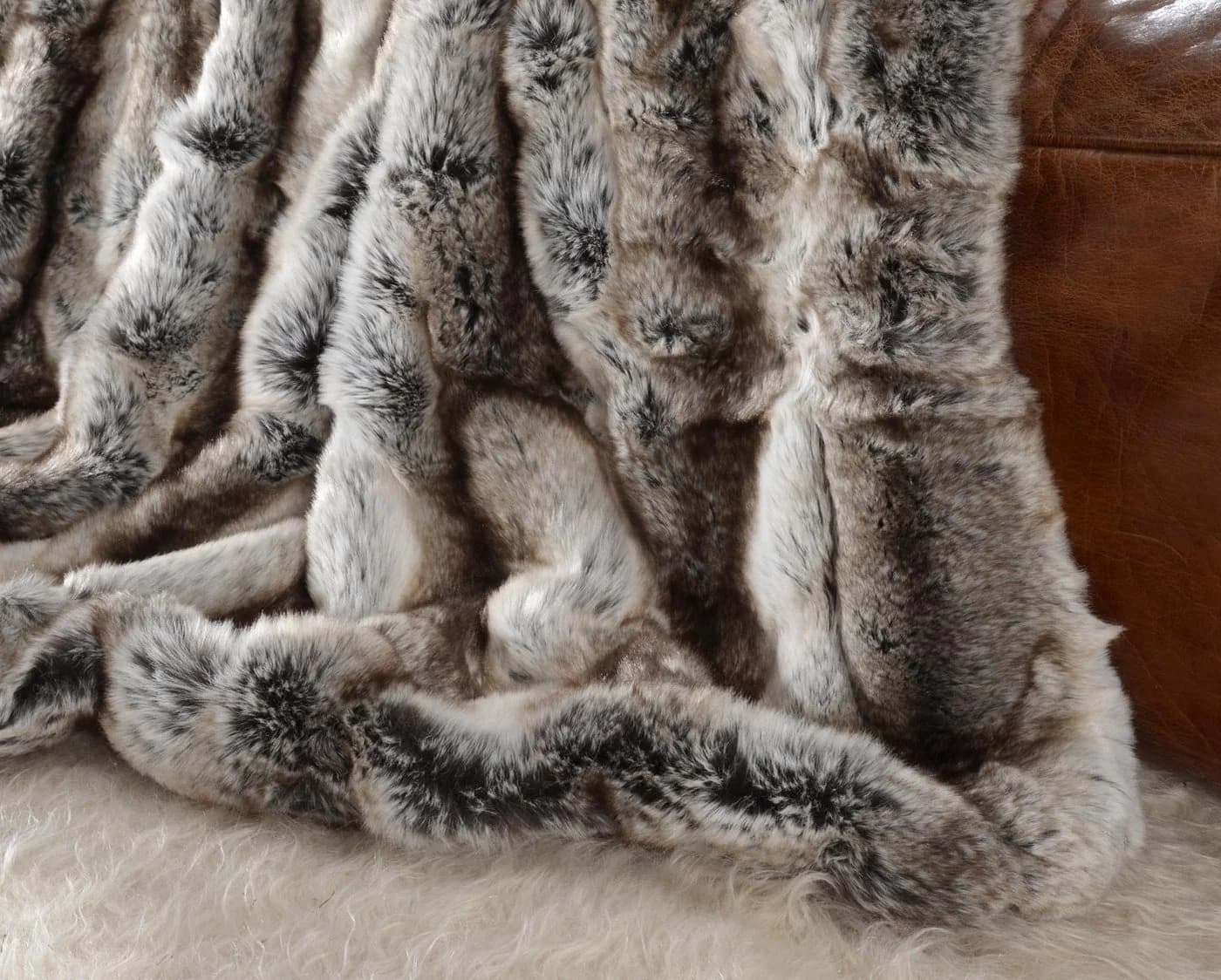 Wohndecke Premium Felldecke Wolf grau-braun Kunstfell