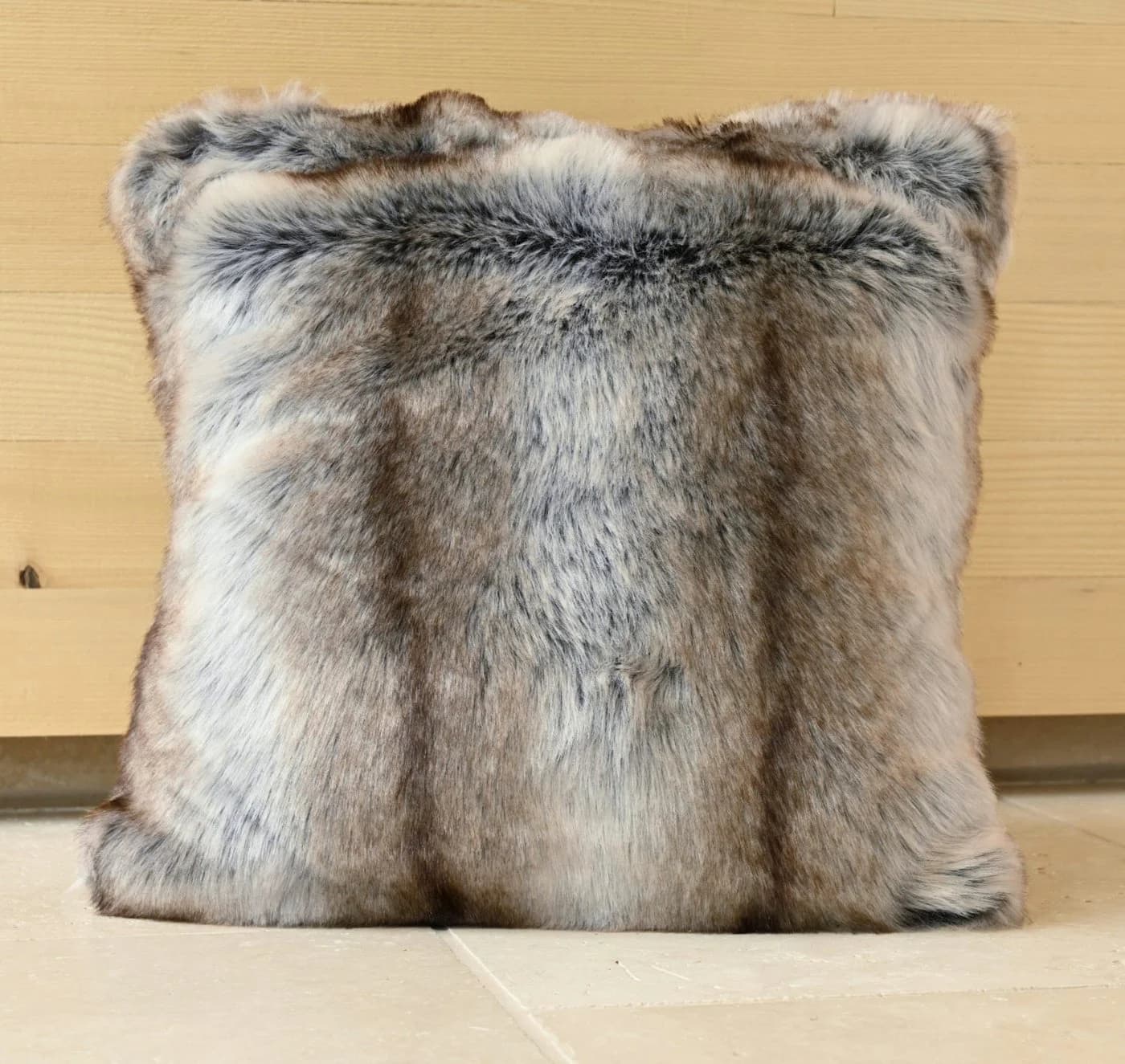 Wohnen und Accessoires Fellkissen Grau-Braun Kunstfell Wolf