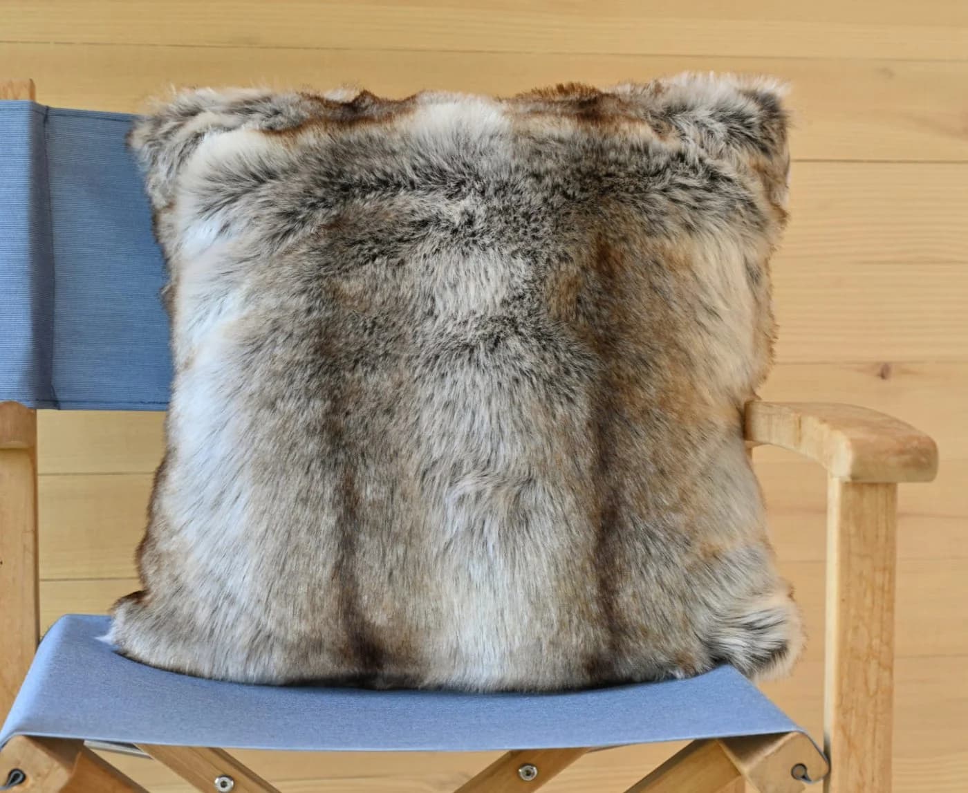 Wohnen und Accessoires Fellkissen Grau-Braun Kunstfell Wolf - Bild 2